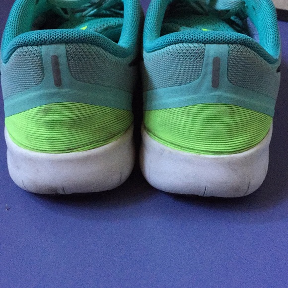 Nike Free Runs - Picture 4 of 5